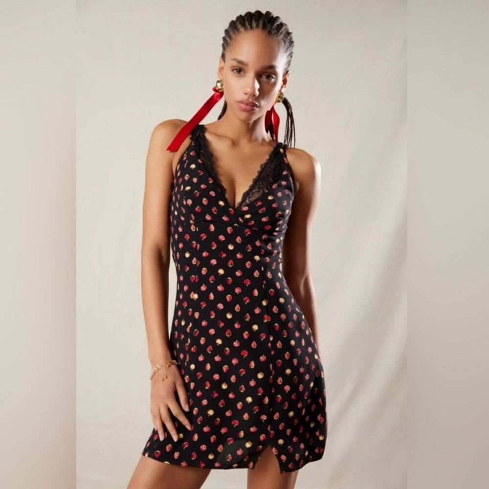 Kimchi Blue Strawberry Apple Print Mini Dress Urban Outfitters NWT Sz M Coquette